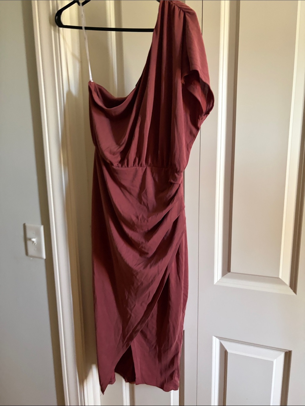 Lulu's One-Shoulder Draped Midi Dress in Mauve